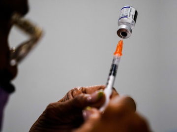 Ε.Ε.: Σύσταση για τέταρτη δόση του εμβολίου για τον κορωνοϊό στους άνω των 60