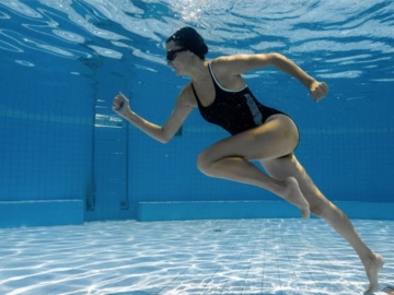 Πώς μπορεί να σας ωφελήσει η γυμναστική στο νερό
