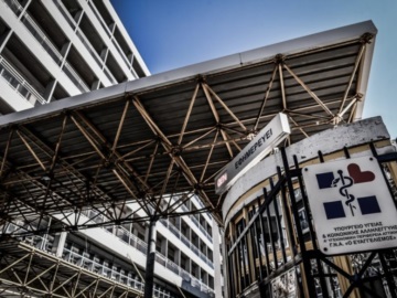 Κοροναϊός: Γέμισαν τα νοσοκομεία της Αττικής – Πάνω από 700 εισαγωγές τη νύχτα