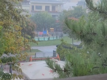 Πιερία: Έντονη βροχόπτωση σε Κατερίνη και Πλαταμώνα [βίντεο]