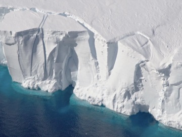 Νέα έρευνα της ΝASA για τις αποκολλήσεις πάγου στην Ανταρκτική περιγράφει με λεπτομέρεια πώς αλλάζει η ήπειρος