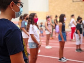 Κορωνοϊός: Διαφωνούν οι ειδικοί για τη μάσκα στα σχολεία – Σύντομα οι τελικές αποφάσεις