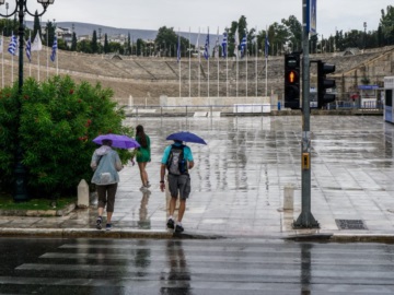 Καιρός: Καταιγίδα στο κέντρο της Αθήνας - Μέχρι πότε θα διαρκέσει η μίνι κακοκαιρία