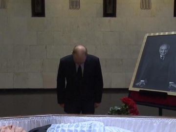 Κηδεία Γκορμπατσόφ: Δεν θα παραστεί ο Πούτιν, κατέθεσε λουλούδια κοντά στο φέρετρό του