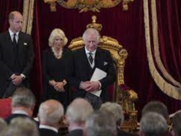 Ο Κάρολος ανακηρύχθηκε βασιλιάς του Ηνωμένου Βασιλείου: Η ιστορική τελετή στο παλάτι του Αγίου Ιακώβου