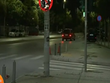 Απίστευτο περιστατικό στον ΑΝΤ1: Αυτοκίνητο παρέσυρε γυναίκα την ώρα της σύνδεσης με Θεσσαλονίκη (vid)