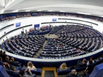 Qatargate: Κατεπείγουσα διαδικασία άρσης της ασυλίας δύο βουλευτών του Ευρωπαϊκού Κοινοβουλίου