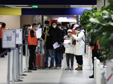 Απειλεί με αντίμετρα το Πεκίνο: «Παράλογα τα περιοριστικά μέτρα covid κάποιων χωρών για τους κινέζους ταξιδιώτες»