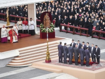 Ολοκληρώθηκε η κηδεία του επίτιμου πάπα Βενέδικτου στο Βατικανό