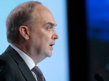 Ο Ρώσος πρεσβευτής στις ΗΠΑ κατηγόρησε την Ουάσιγκτον πως παρατείνει τη σύρραξη στην Ουκρανία