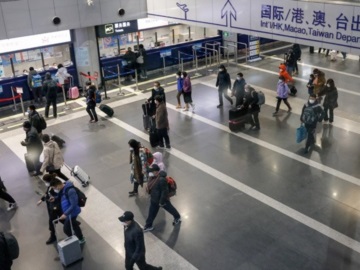 Η Κίνα αίρει σήμερα την καραντίνα για τους ξένους ταξιδιώτες