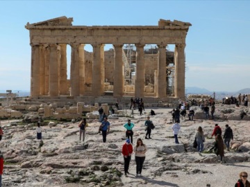 Τουρισμός: Ποιοι άφησαν το περισσότερο χρήμα στην Ελλάδα