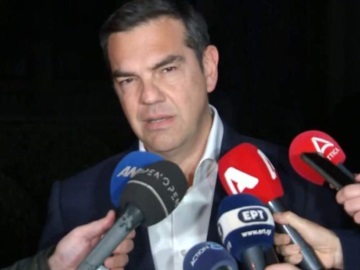 Τσίπρας: &quot;Ο Μητσοτάκης οφείλει να παραιτηθεί μετά τις αποδείξεις της ΑΔΑΕ&quot; (βίντεο)