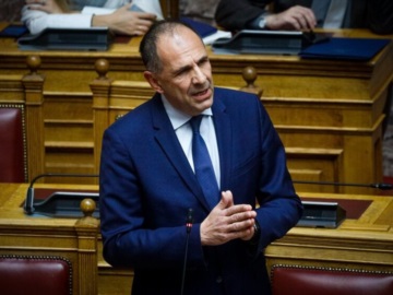 Βουλή: Ξεκινά άμεσα (6 μμ) η συζήτηση επί της πρότασης δυσπιστίας Τσίπρα – Η απάντηση Γεραπετρίτη