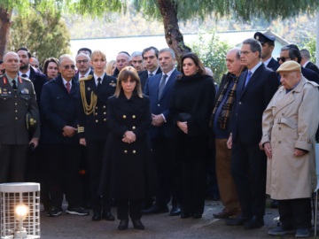 Κατάθεση στεφάνων στο Μνημείο Ολοκαυτώματος Ελλήνων Εβραίων στην Αθήνα, στις εκδηλώσεις μνήμης