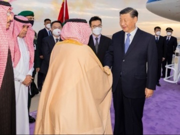 Η Κίνα επιδιώκει ενίσχυση των οικονομικών δεσμών με τη Σαουδική Αραβία