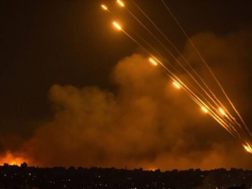Ισραήλ: Ολομέτωπη επίθεση από Χαμάς και Χεζμπολάχ – 160 ρουκέτες στη Χάιφα – 20 αεροσκάφη διείσδυσαν στον εναέριο χώρο – Πώς ετοιμάζεται να απαντήσει το Ισραήλ (βίντεο)