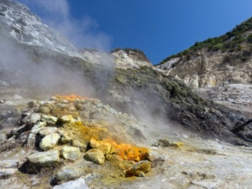 «Ξυπνάει» νέο ιταλικό ηφαίστειο, δίπλα στον Βεζούβιο;