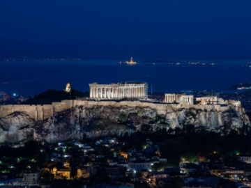  Η Ελευθερία Ντεκώ στο συνέδριο Greece Talks: Η έμπνευση πίσω από τον φωτισμό της Ακρόπολης
