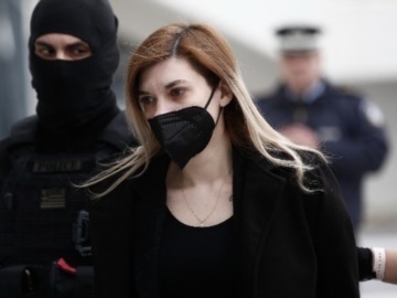 Ρούλα Πισπιρίγκου: Αρνούμαι την κατηγορία, δεν θα πείραζα ποτέ ούτε τρίχα της Τζωρτζίνας