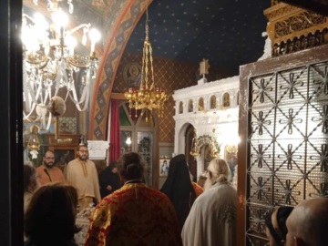 Κατάνυξη και πλήθος πιστών στον Μεγάλο Πανηγυρικό Εσπερινό στην Αγία Αικατερίνη της Αίγινας