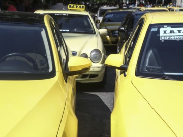 Τραβούν χειρόφρενο τα ταξί στις 5 και 6 Δεκεμβρίου στην Αττική για το φορολογικό νομοσχέδιο