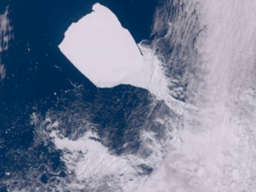 Ελεύθερο στον Ν. Ατλαντικό το μεγαλύτερο παγόβουνο του κόσμου μετά από 37 χρόνια!