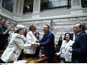 Ο Αλέξης Τσίπρας στη συνεδρίαση της Κοινοβουλευτικής Ομάδας του ΣΥΡΙΖΑ ΠΣ (φωτογραφίες)