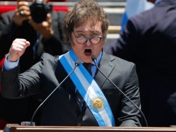 Ο Χαβιέρ Μιλέι ορκίστηκε πρόεδρος της Αργεντινής υποσχόμενος ένα «σοκ» λιτότητας