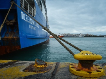 Προβλήματα στις ακτοπλοϊκές συγκοινωνίες λόγω κακοκαιρίας – Πού μένουν δεμένα τα πλοία