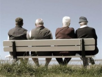 Δημογραφικό: Είναι δυνατό να επιβραδυνθεί η μείωση και η γήρανση του πληθυσμού της Ελλάδας;