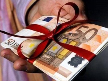 Δώρο Χριστουγέννων: Τελευταία ημέρα σήμερα για την πληρωμή του στους μισθωτούς του ιδιωτικού τομέα