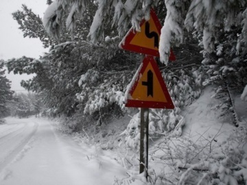 Χιονοπτώσεις στην Ήπειρο - Απαγόρευση κυκλοφορίας σε φορτηγά και νταλίκες
