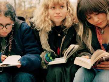 NYT: «Θέλουμε να είμαστε διαφορετικοί» – Έφηβοι στις ΗΠΑ πετούν τα smartphones