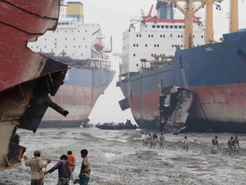 Διαλύθηκαν 443 πλοία το 2022, αλλά προκάλεσαν σοβαρές βλάβες στο περιβάλλον