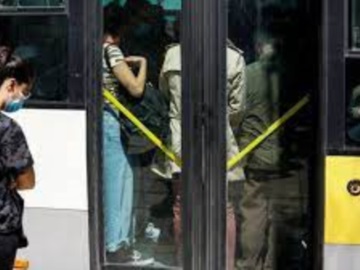 Τροχαίο στη Βασιλίσσης Σοφίας: Λεωφορείο έπεσε πάνω σε ΙΧ - 10 τραυματίες