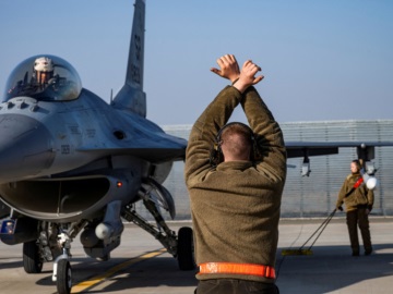  Βρετανία: Επιθυμεί να εκπαιδεύσει Ουκρανούς πιλότους μαχητικών αεροσκαφών