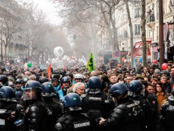 Γαλλία: Εκατοντάδες χιλιάδες πολίτες διαδήλωσαν για τέταρτη φορά κατά της αύξησης του ορίου ηλικίας συνταξιοδότησης