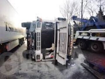 Λεωφόρος Αθηνών: Πώς έγινε η καραμπόλα με τα 6 ΙΧ και το φορτηγό που έφερε κυκλοφοριακό χάος