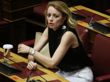 Ανεξαρτητοποιήθηκε η βουλευτής του ΣΥΡΙΖΑ Αγγελική Αδαμοπούλου