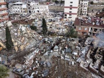 Τουρκία: Έντονη κριτική στην Ερυθρά Ημισέληνο επειδή πούλησε αντί να δωρίσει σκηνές σε σεισμόπληκτους