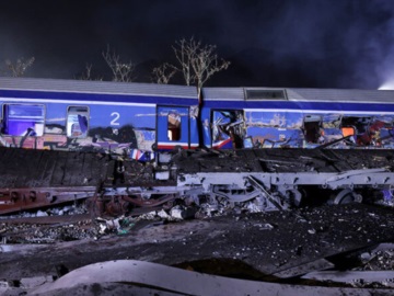 32 νεκροί, δεκάδες τραυματίες από τη σύγκρουση τρένων στα Τέμπη - Αναζητούνται εγκλωβισμένοι στα βαγόνια