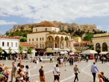 ΙΜΕ ΓΣΕΒΕΕ: Η ανάπτυξη του τουρισμού στην Αθήνα προκαλεί αλλαγές στις οικονομικές και αστικές λειτουργίες της πόλης και την καθημερινότητα των πολιτών