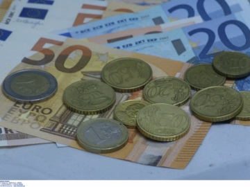 Επιμένουν στα μετρητά οι Έλληνες – Το 30% εκτός τραπεζικού δανεισμού