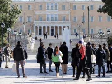 Η Ελλάδα μέσα σε μία 10ετία «γέρασε» κατά 3,5 έτη – Το domino effect και τα μεγάλα «αγκάθια» για τους νέους