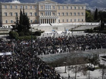 ΕΛ.ΑΣ.: Πάνω από 40.000 διαδήλωσαν στο Σύνταγμα για τα Τέμπη