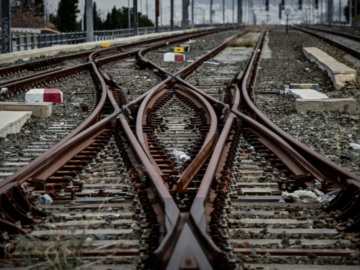 Ρυθμιστική Αρχή Σιδηροδρόμων: Ελλιπής η εκπαίδευση του σταθμάρχη από τον ΟΣΕ