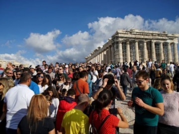 O υπερ-τουρισμός στην Αθήνα - Στο μικροσκόπιο η φέρουσα ικανότητα - Μελέτη θα προτείνει παρεμβάσεις