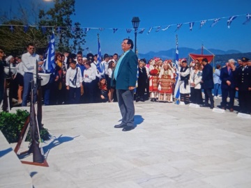 Γαλατάς: Ο Τροιζήνιος υποψήφιος βουλευτής με την &quot;Ελληνική Λύση&quot; Π. Μουγιος κατέθεσε στεφάνι την 25η Μαρτίου