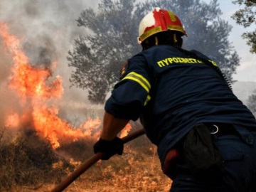 Κορινθία: Πυρκαγιά σε δασική έκταση στο Δερβένι- «Δύσκολη ημέρα η σημερινή»